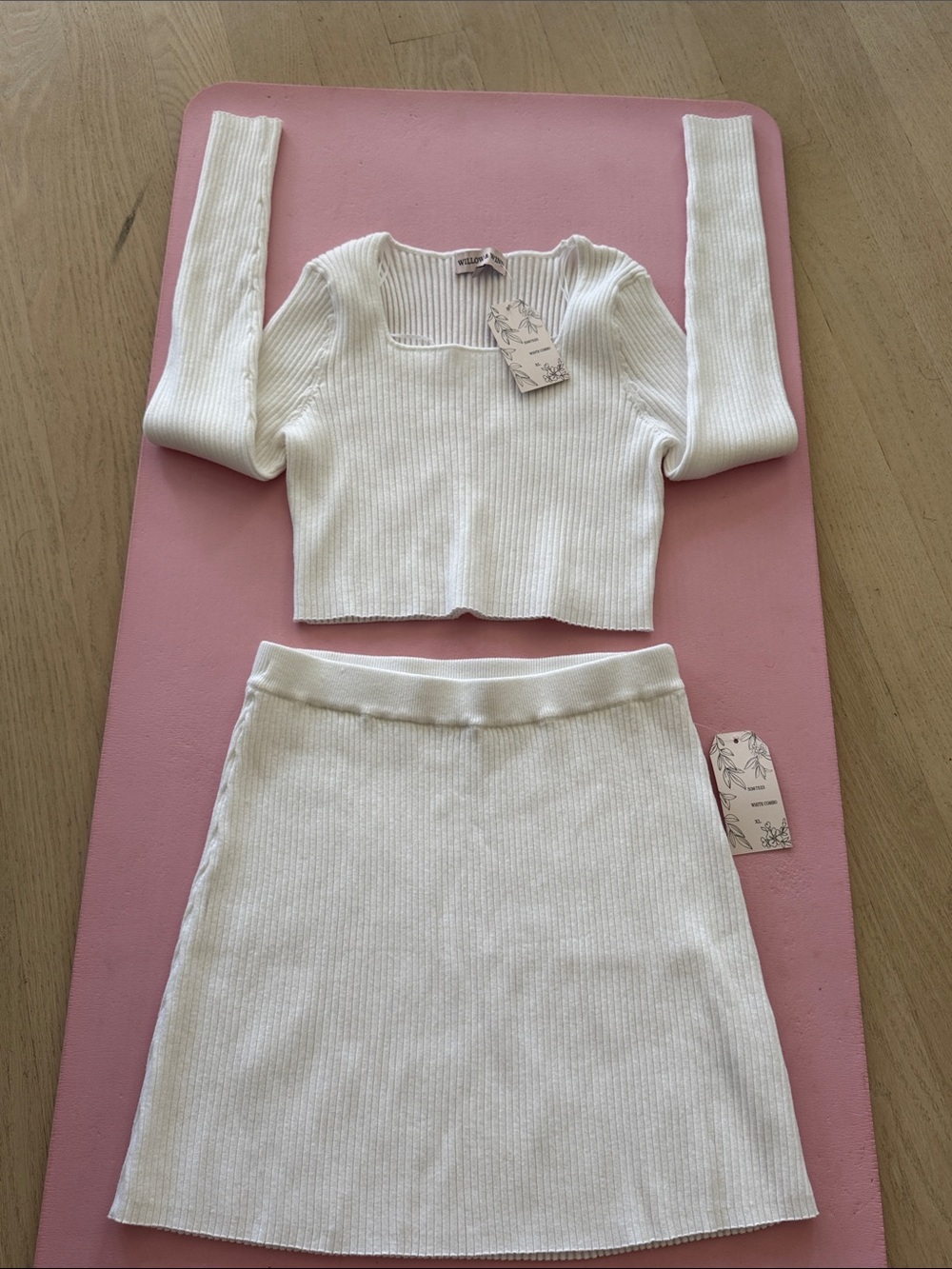Willow and Win Women's white Ribbed Knit Skirt - Matching Set